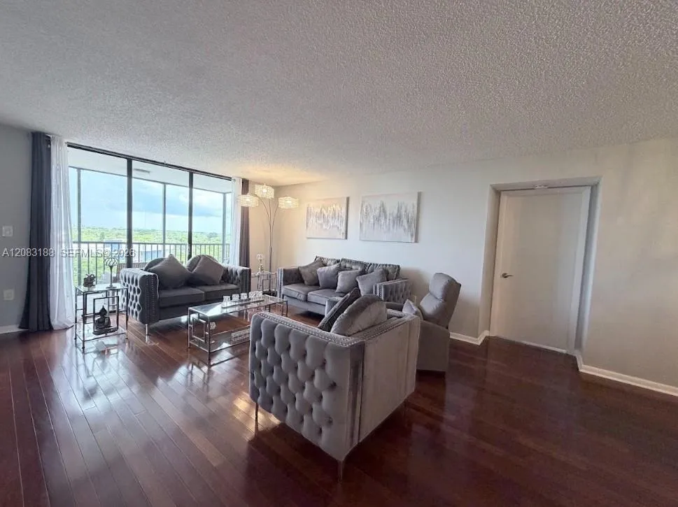 900 NE 195th St #703 Miami, FL 33179