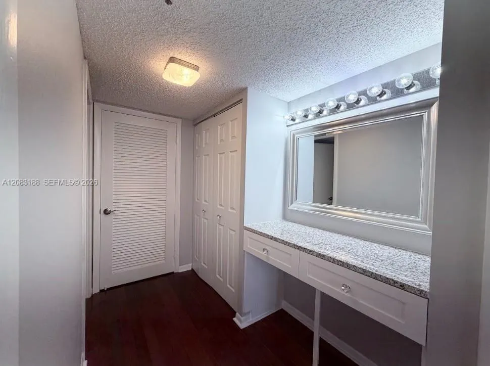 900 NE 195th St #703 Miami, FL 33179