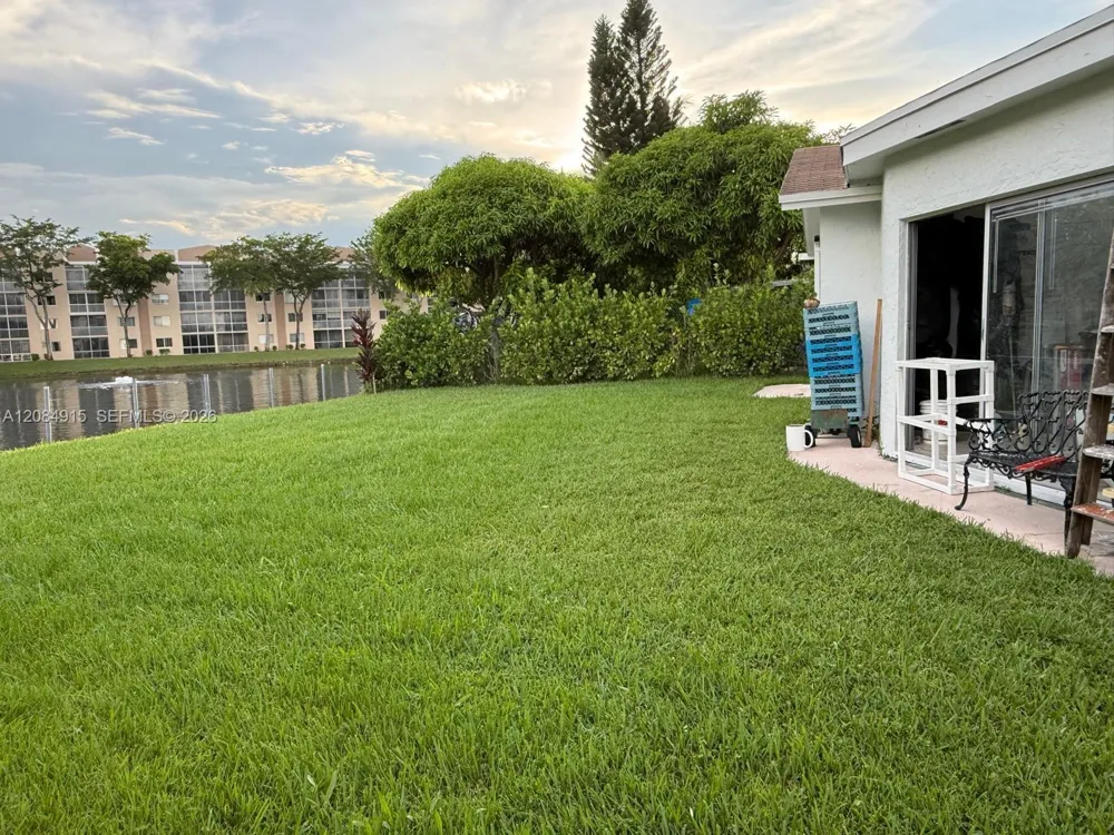 9606 NW 80th St Tamarac, FL 33321