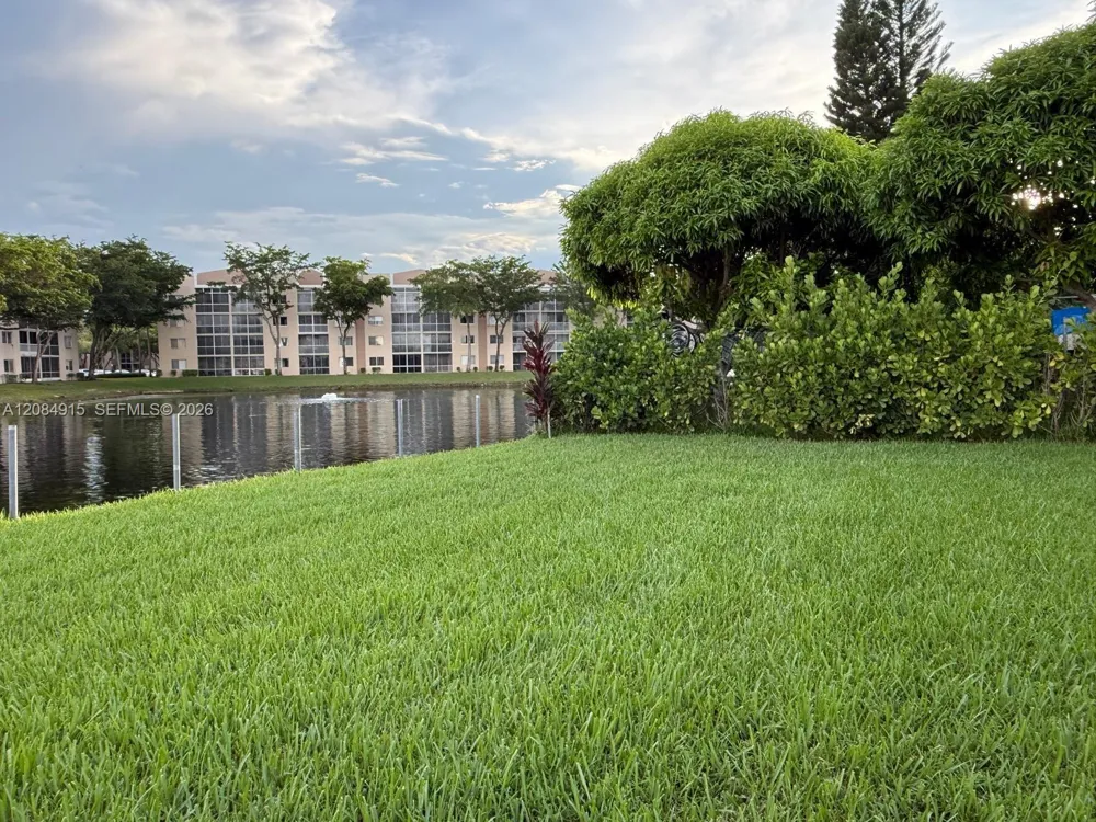 9606 NW 80th St Tamarac, FL 33321