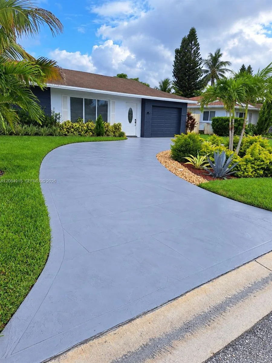 9606 NW 80th St Tamarac, FL 33321