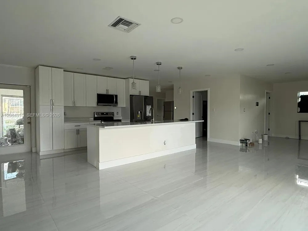 9606 NW 80th St Tamarac, FL 33321