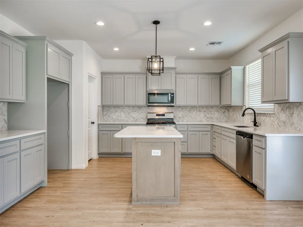 31185 E 65th Court S Broken Arrow, OK 74014