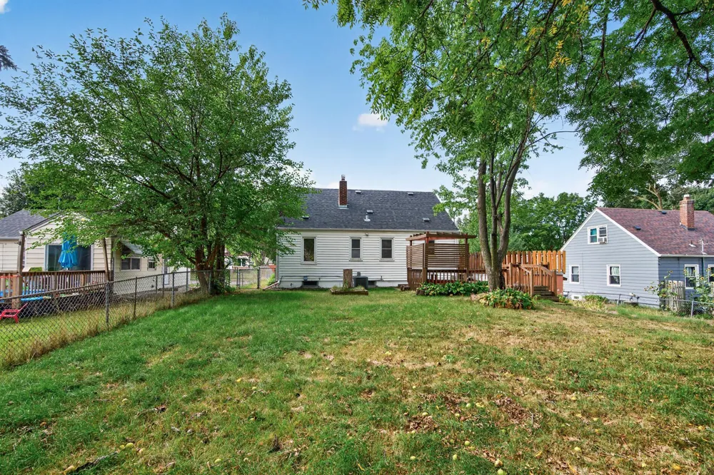 2057 Sherwood Avenue Saint Paul, MN 55119