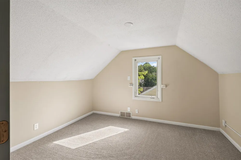 2057 Sherwood Avenue Saint Paul, MN 55119