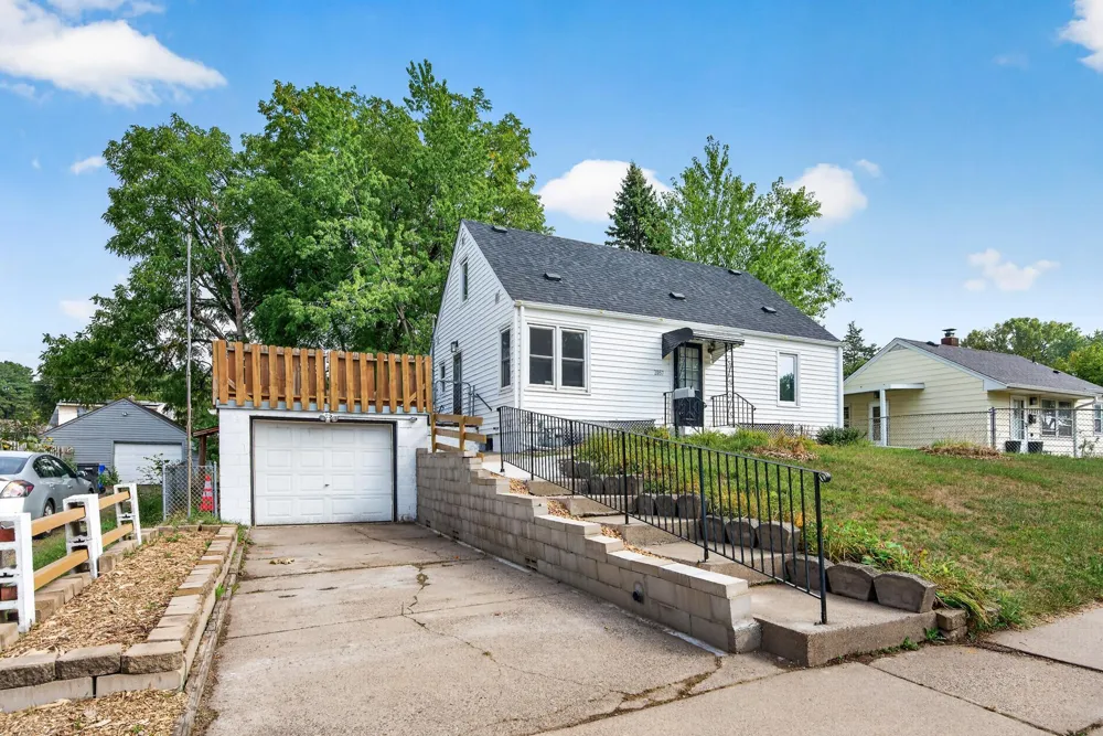 2057 Sherwood Avenue Saint Paul, MN 55119