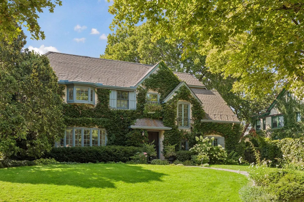 1930 Knox Avenue S Minneapolis, MN 55403