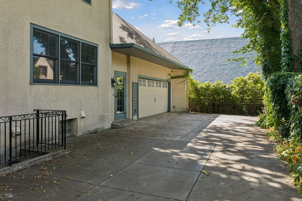 1930 Knox Avenue S Minneapolis, MN 55403