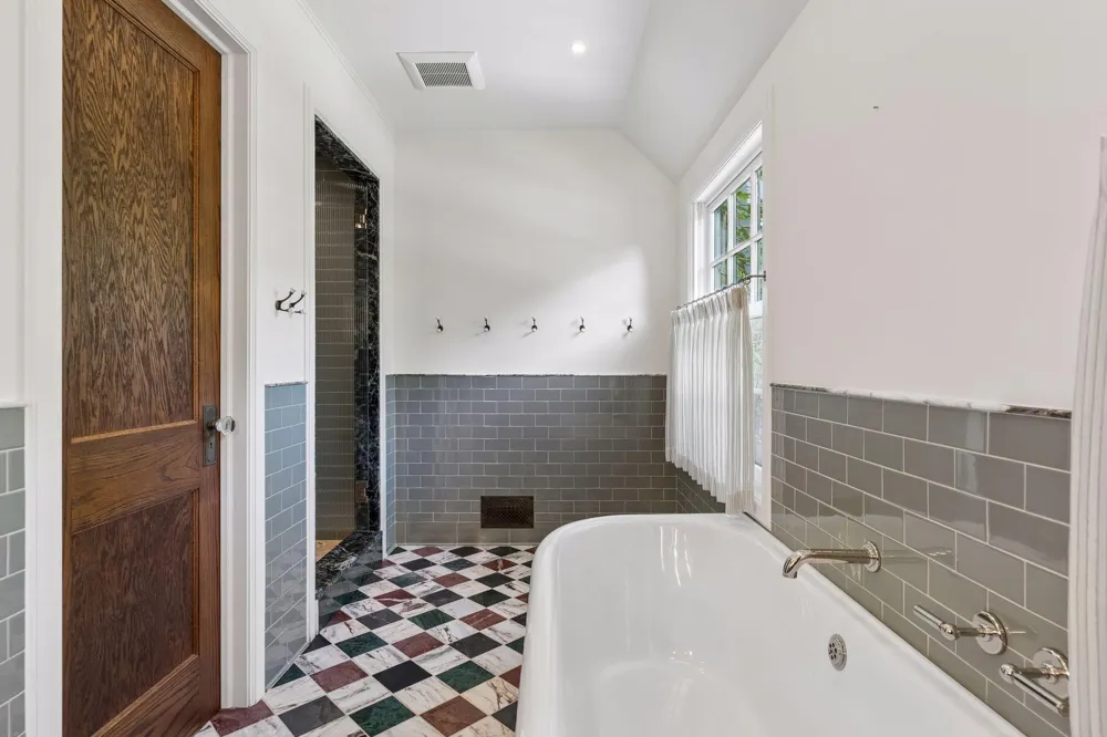 1930 Knox Avenue S Minneapolis, MN 55403