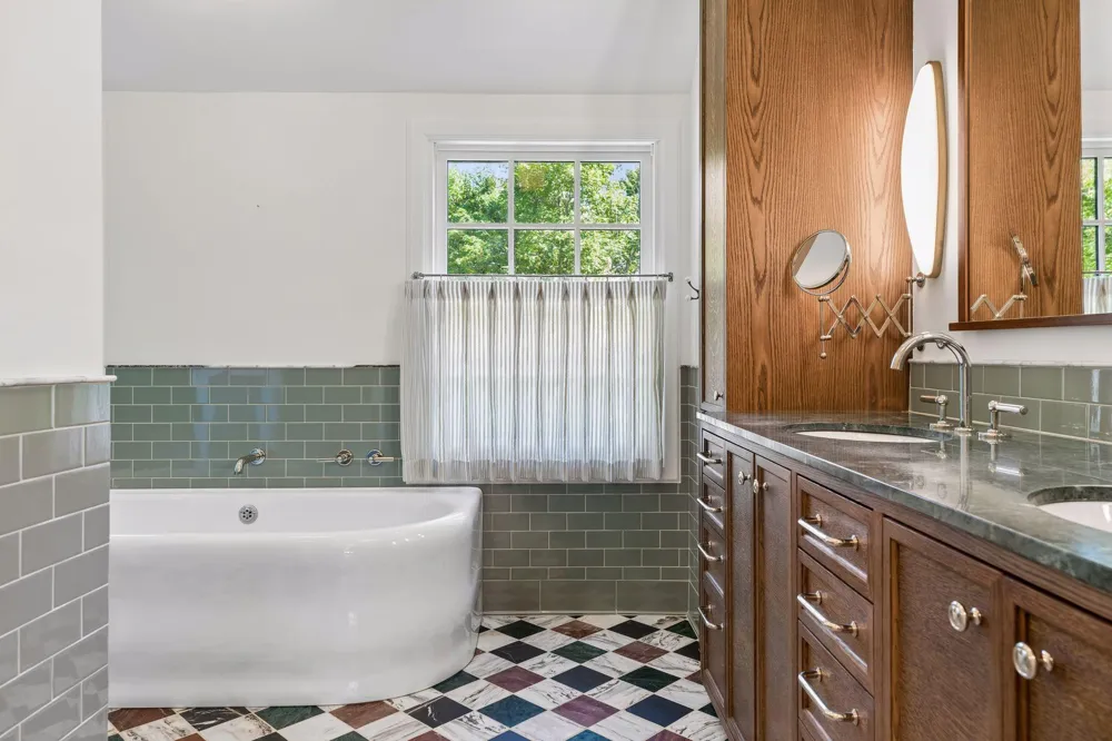 1930 Knox Avenue S Minneapolis, MN 55403