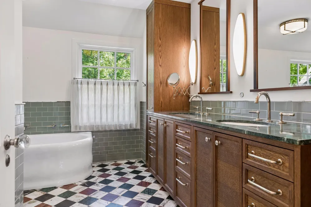 1930 Knox Avenue S Minneapolis, MN 55403