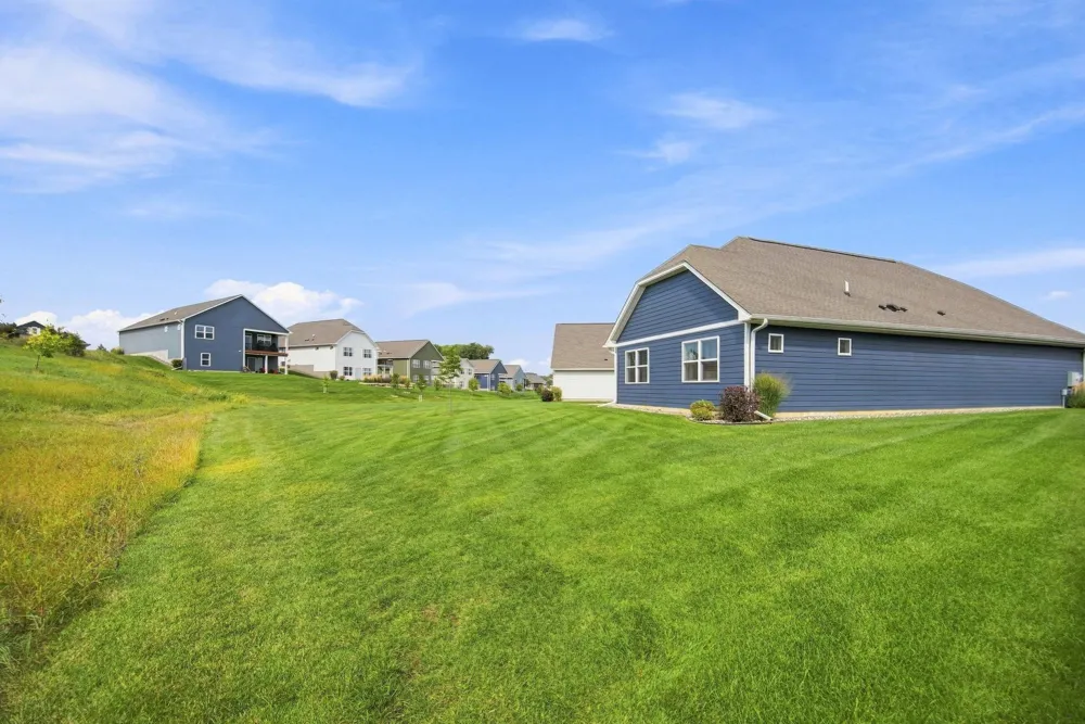 18370 Hamby Way Lakeville, MN 55044