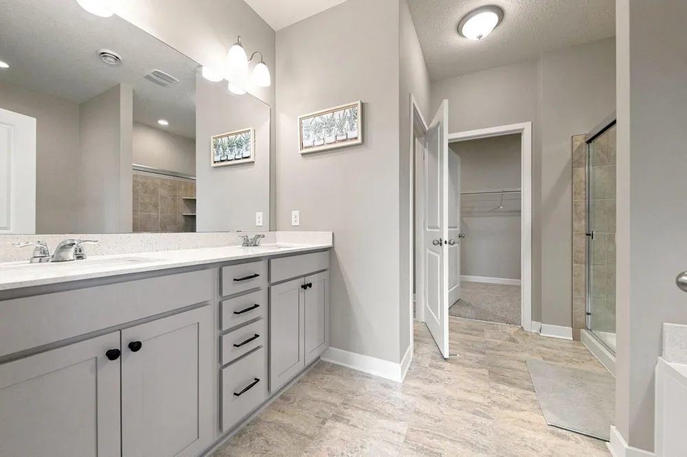 18370 Hamby Way Lakeville, MN 55044
