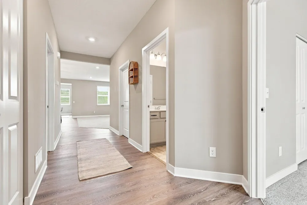 18370 Hamby Way Lakeville, MN 55044