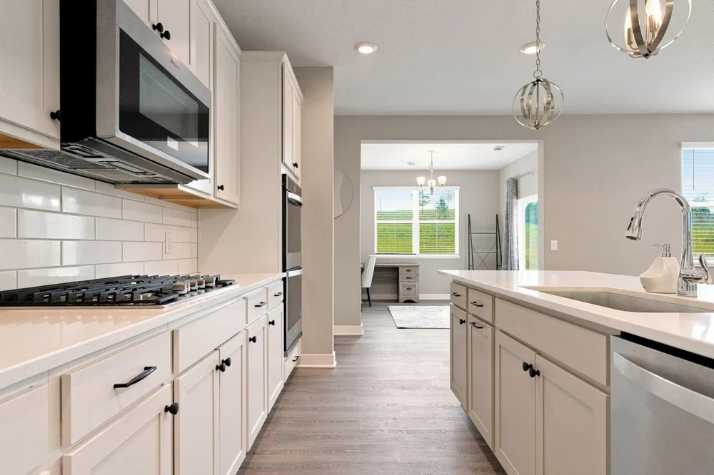 18370 Hamby Way Lakeville, MN 55044