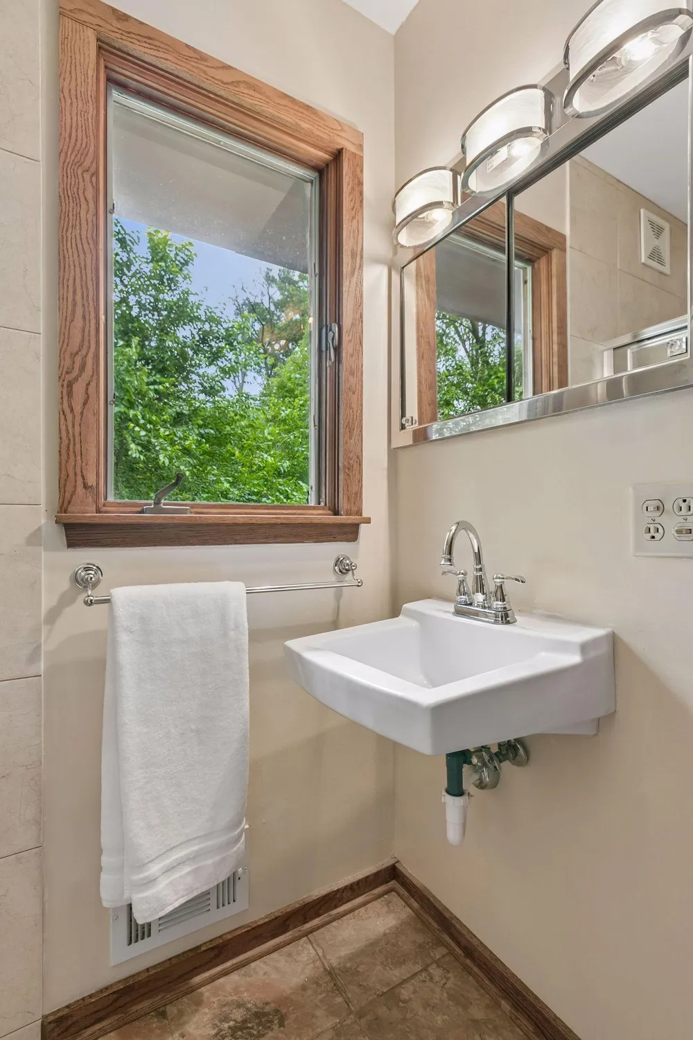 2700 Kyle Avenue Golden Valley, MN 55422