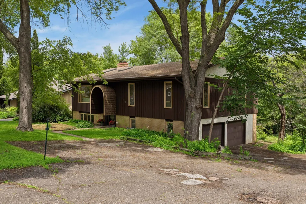 2700 Kyle Avenue Golden Valley, MN 55422