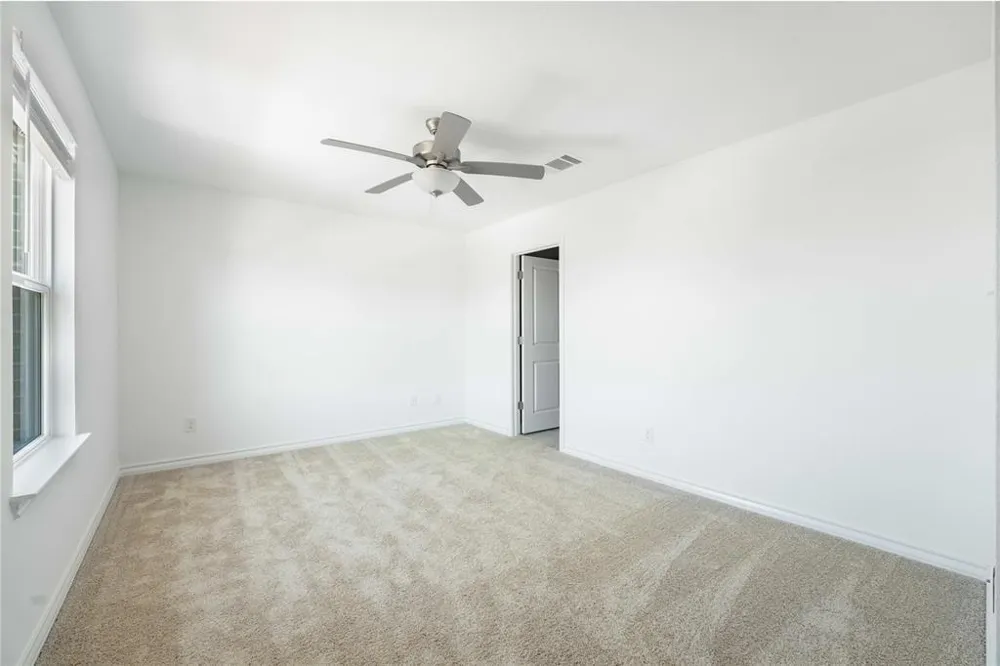 103 W Thurman Holt Road Hutto, TX 78634