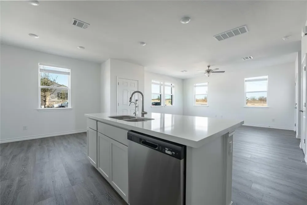 103 W Thurman Holt Road Hutto, TX 78634