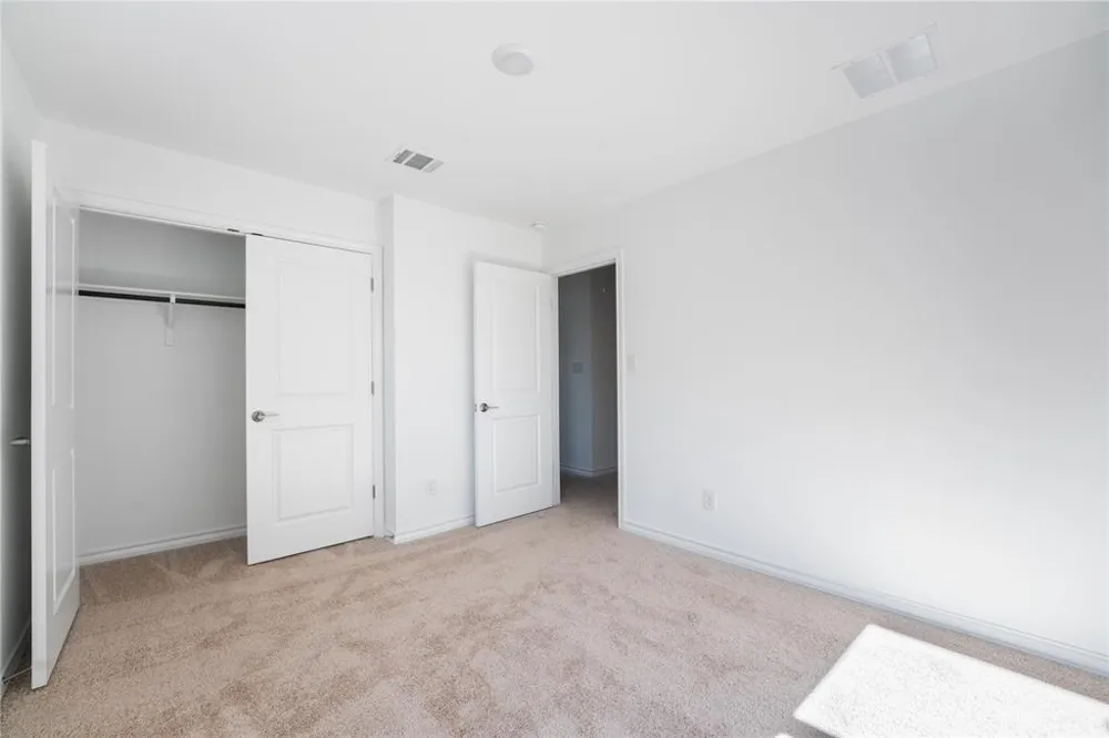 103 W Thurman Holt Road Hutto, TX 78634