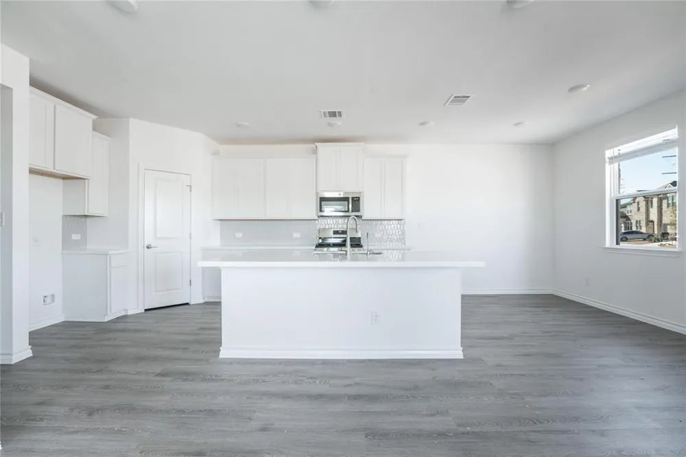 103 W Thurman Holt Road Hutto, TX 78634