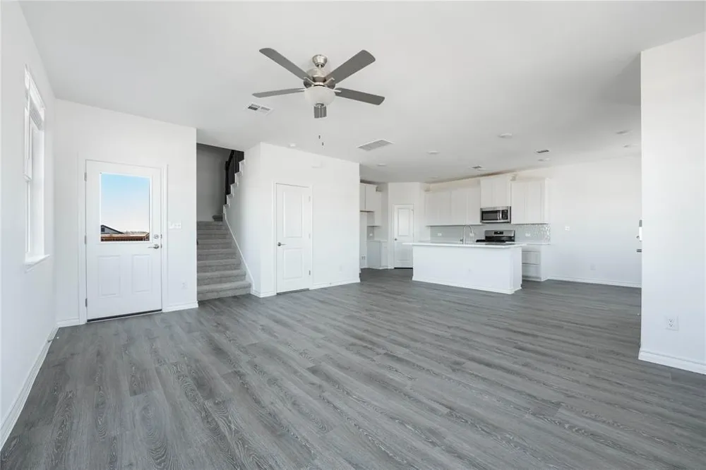 103 W Thurman Holt Road Hutto, TX 78634