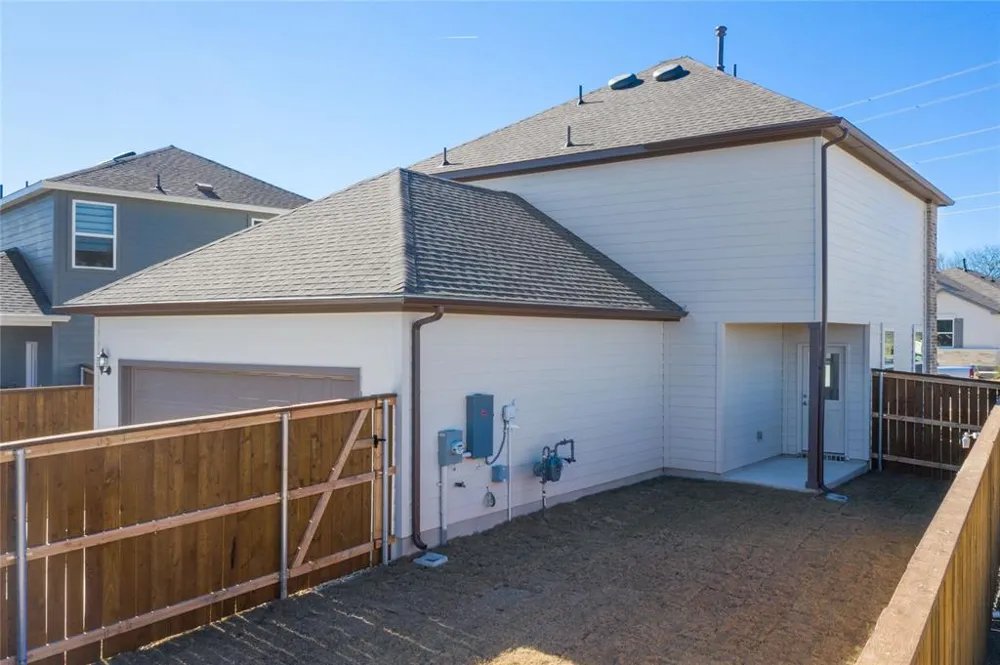 103 W Thurman Holt Road Hutto, TX 78634