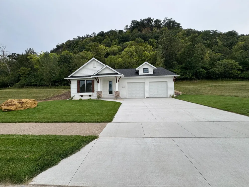 2563 Clubhouse Drive Lake City, MN 55041