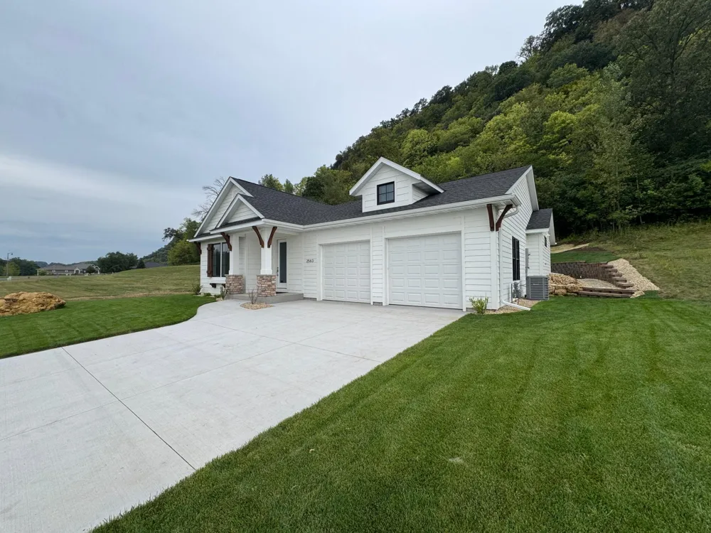 2563 Clubhouse Drive Lake City, MN 55041