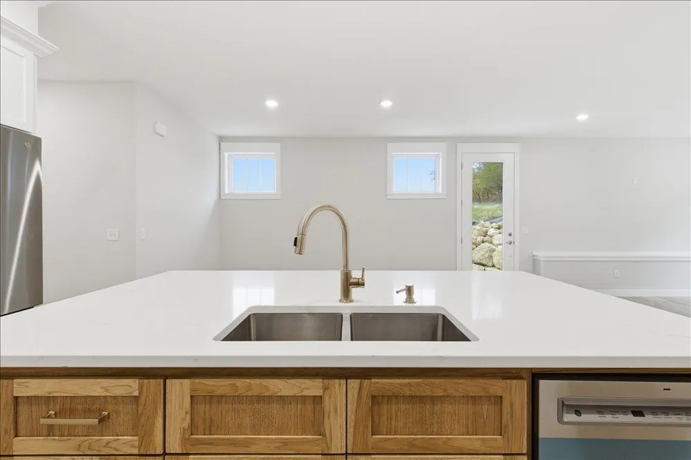 2563 Clubhouse Drive Lake City, MN 55041