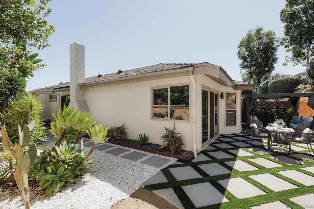 1642 Via Barlovento San Marcos, CA 92078