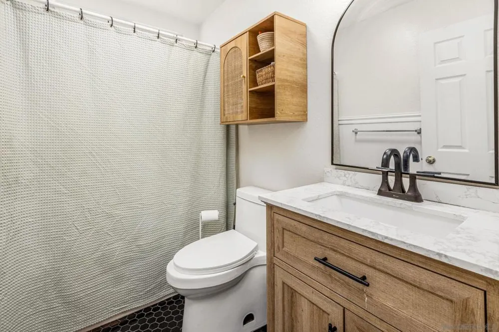 1616 Rd San Diego, CA 91913