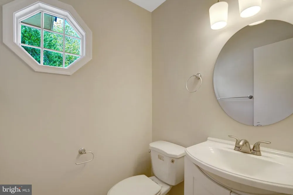 8847 WINDING HOLLOW WAY Springfield, VA 22152