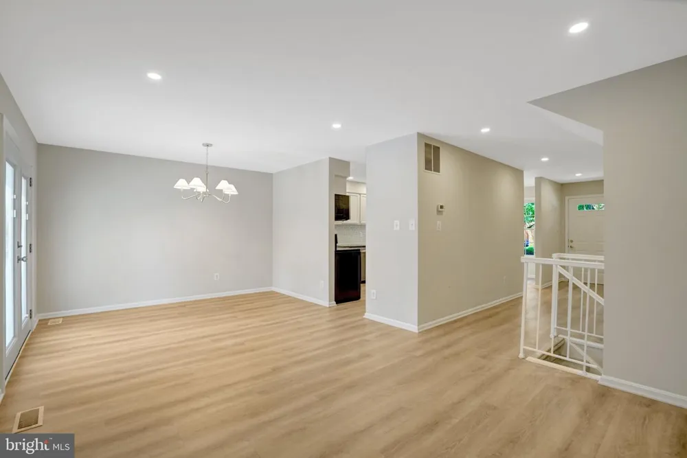 8847 WINDING HOLLOW WAY Springfield, VA 22152