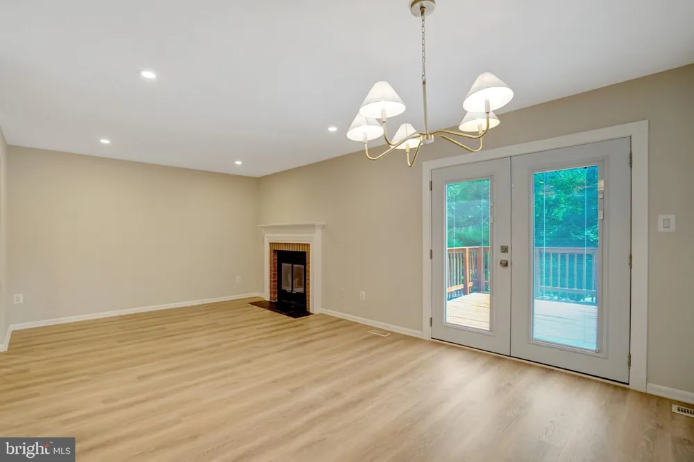 8847 WINDING HOLLOW WAY Springfield, VA 22152
