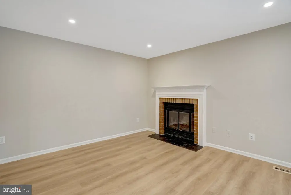 8847 WINDING HOLLOW WAY Springfield, VA 22152
