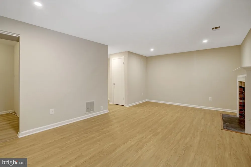 8847 WINDING HOLLOW WAY Springfield, VA 22152