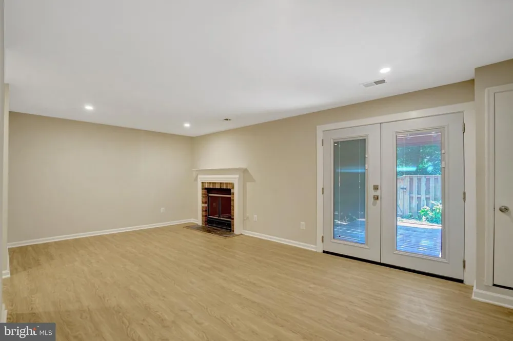 8847 WINDING HOLLOW WAY Springfield, VA 22152