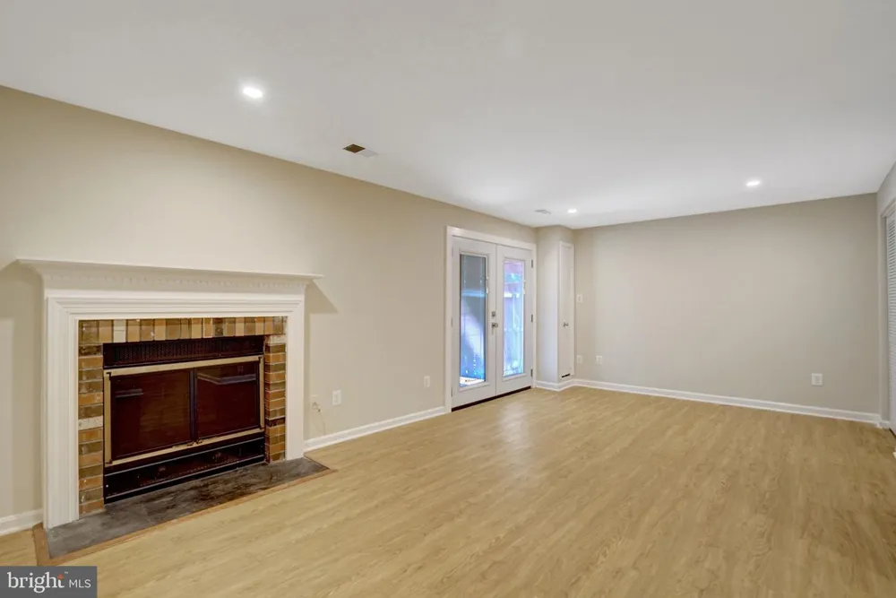 8847 WINDING HOLLOW WAY Springfield, VA 22152