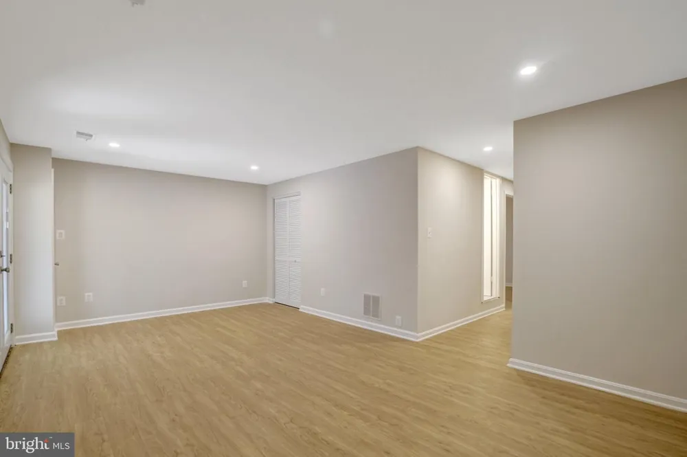 8847 WINDING HOLLOW WAY Springfield, VA 22152