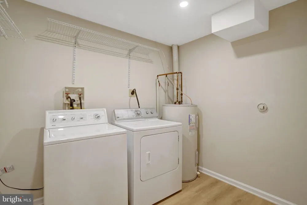 8847 WINDING HOLLOW WAY Springfield, VA 22152