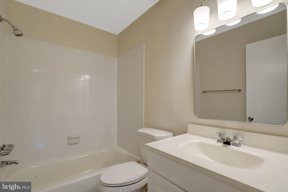 8847 WINDING HOLLOW WAY Springfield, VA 22152