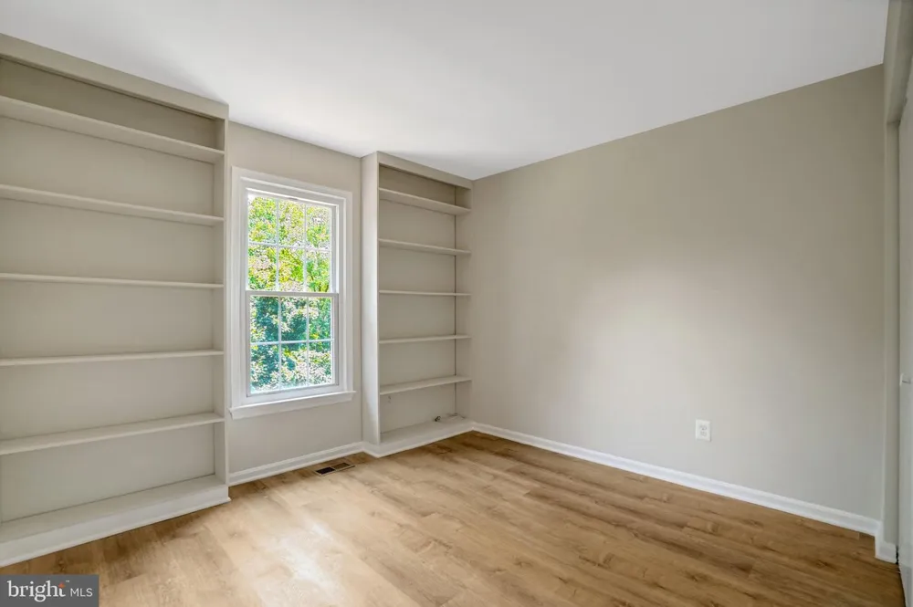8847 WINDING HOLLOW WAY Springfield, VA 22152