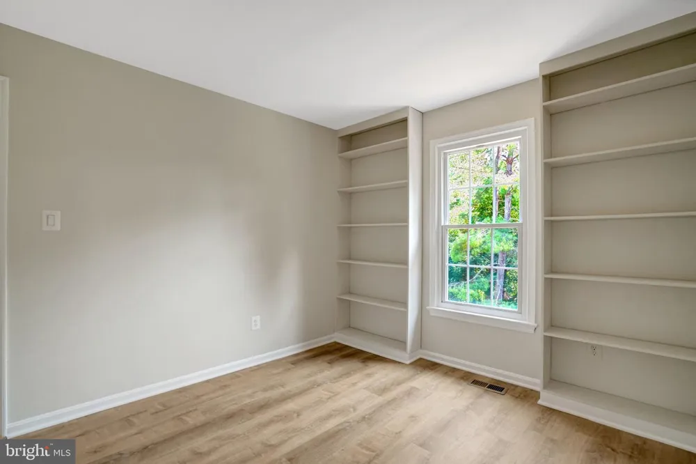 8847 WINDING HOLLOW WAY Springfield, VA 22152