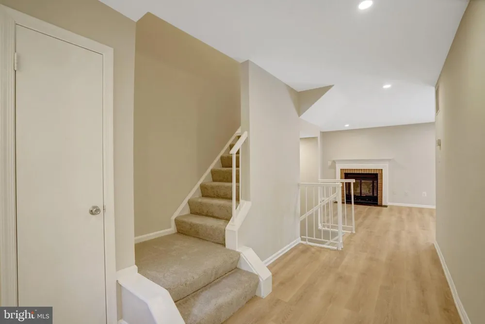 8847 WINDING HOLLOW WAY Springfield, VA 22152