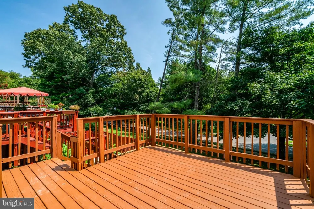 8847 WINDING HOLLOW WAY Springfield, VA 22152