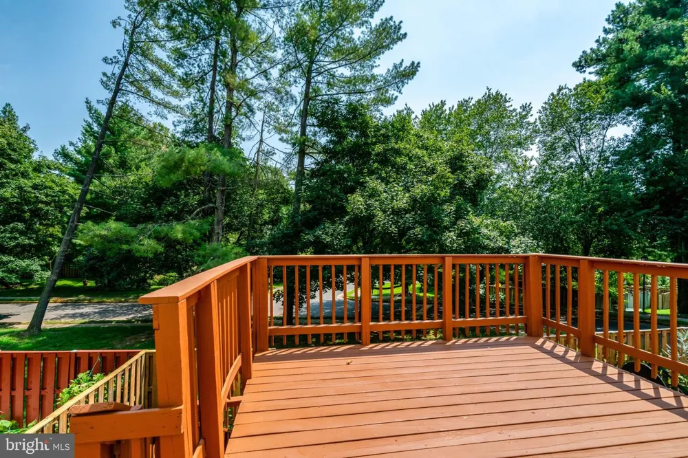 8847 WINDING HOLLOW WAY Springfield, VA 22152