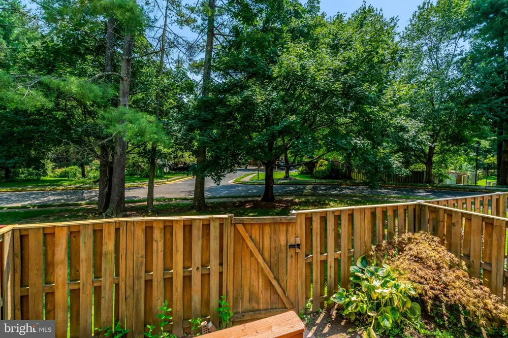8847 WINDING HOLLOW WAY Springfield, VA 22152