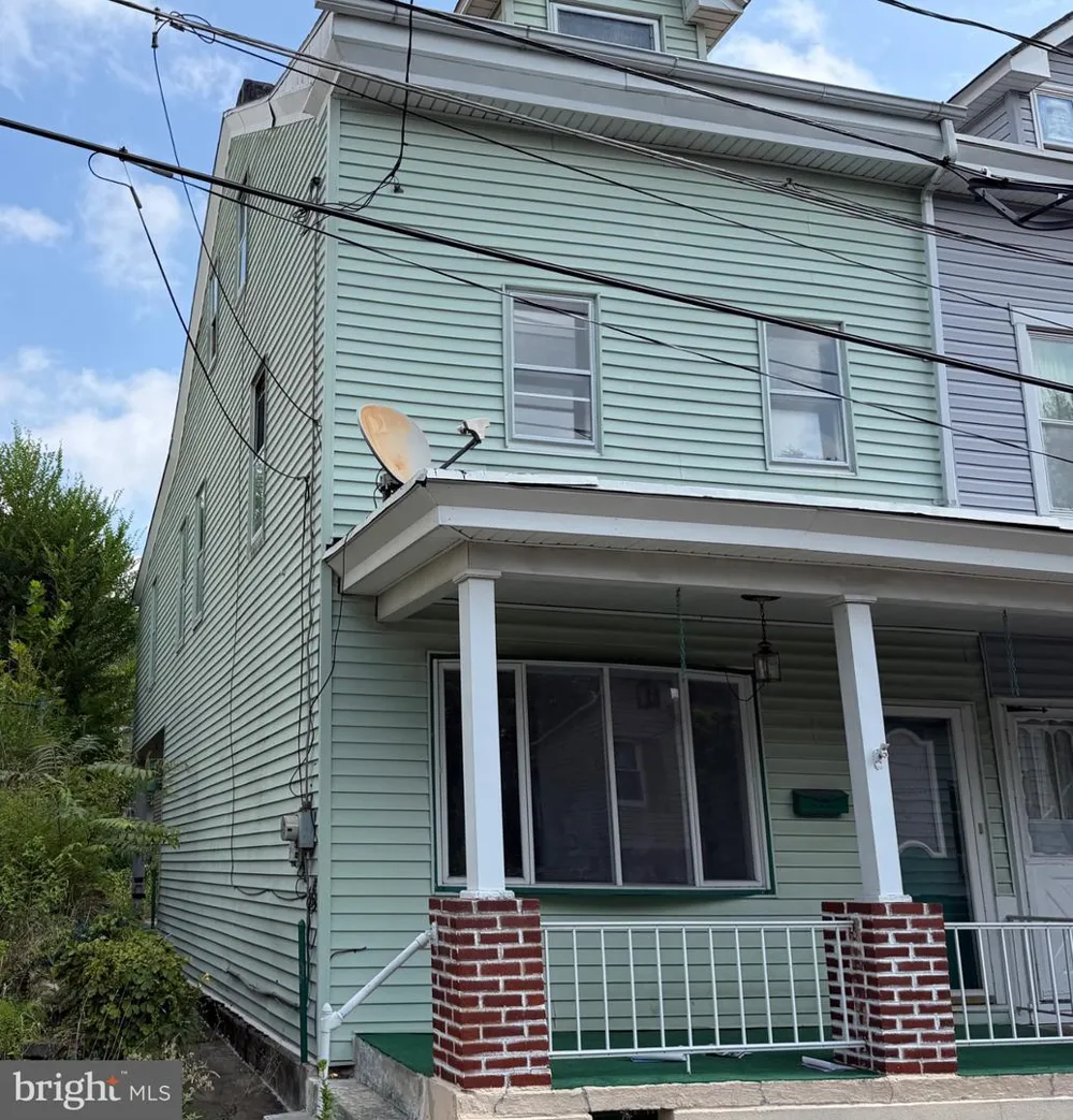 202 9TH STREET Pottsville, PA 17901