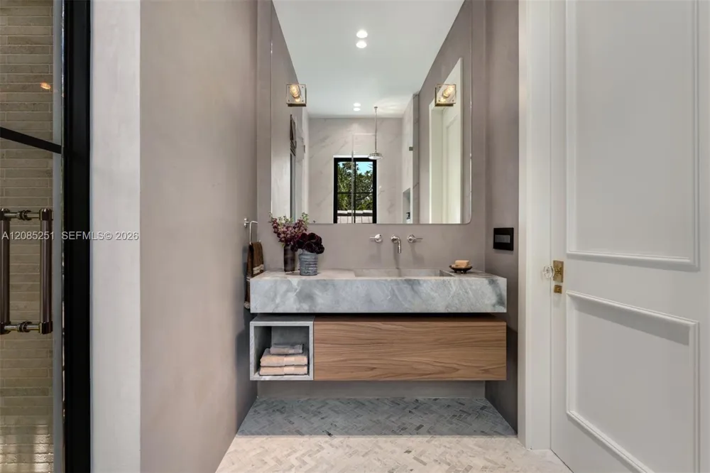 418 Castania Ave Coral Gables, FL 33146